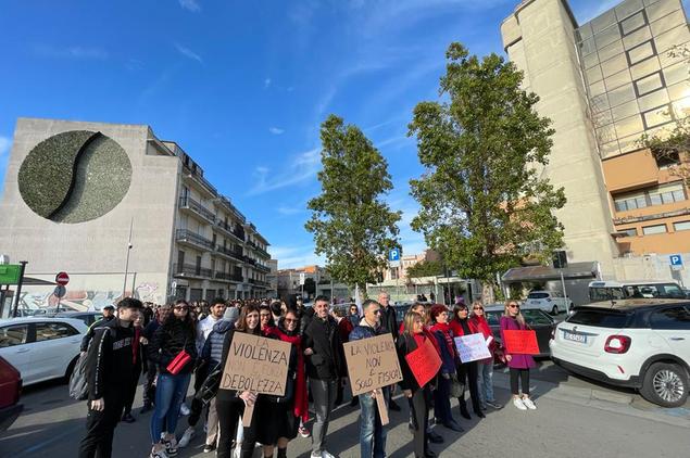 GIORNATA CONTRO LA VIOLENZA SULLE DONNE: in Sardegna Anteas Manifesta così!